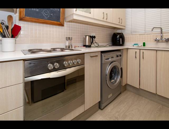 1 BEDROOM APARTMENT TO LET IN THREE ANCHOR BAY